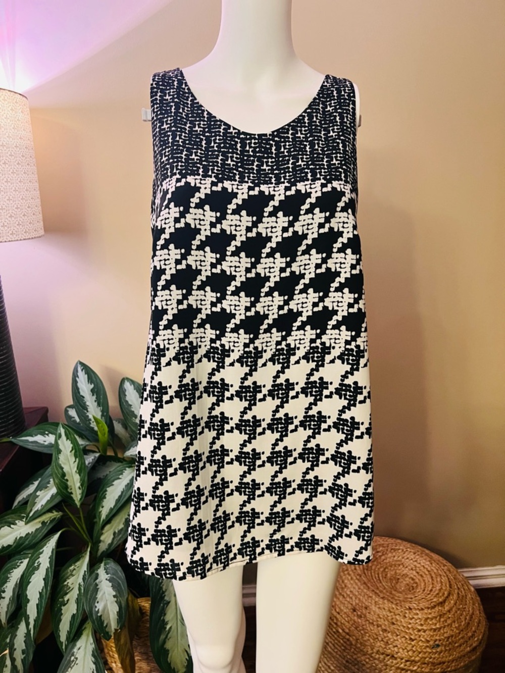 CAbi Houndstooth Tunic Top Size S Black White Sleeveless Zip Back Style 3090